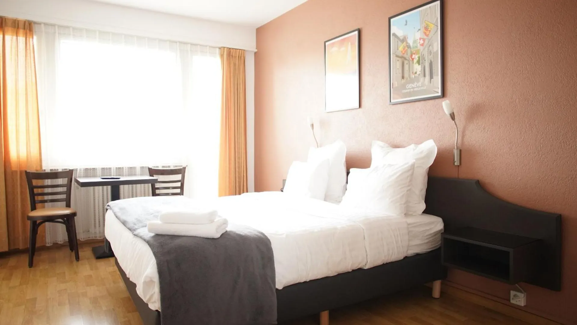 Primadom Aparthotel Geneve 2*,